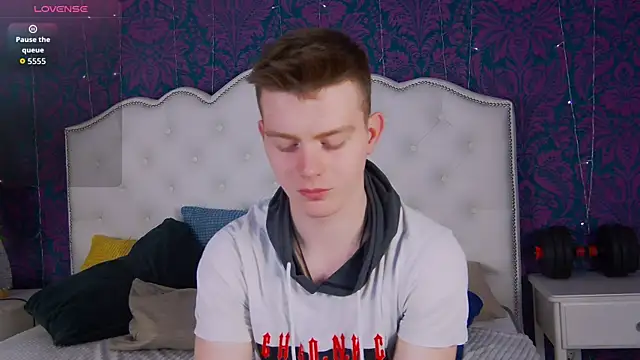 Happydeimos online show from April 18, 2026, 9:37 pm