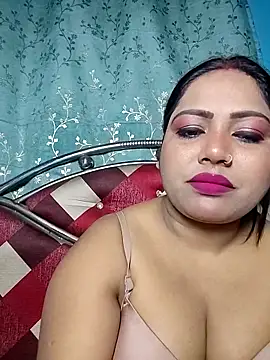 hornypriya696 online show from February 5, 2026, 6:15 pm