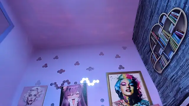 Megan Luxe online show from December 20, 2025, 8:33 pm