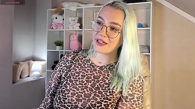 Snapshot of Vickie_Nelsson chatting on September 17, 2025, 8:27 am Vickie Nelsson online show from September 17, 2025, 8:27 am
