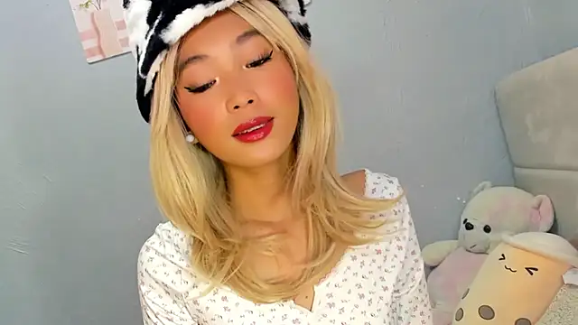 Snapshot of Anne_the_virgin chatting on October 29, 2025, 9:52 am Anne the virgin online show from October 29, 2025, 9:52 am