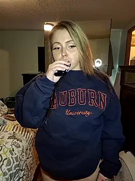 Snapshot of JuicyExxxperience chatting on November 17, 2025, 1:37 pm JuicyExxxperience online show from November 17, 2025, 1:37 pm