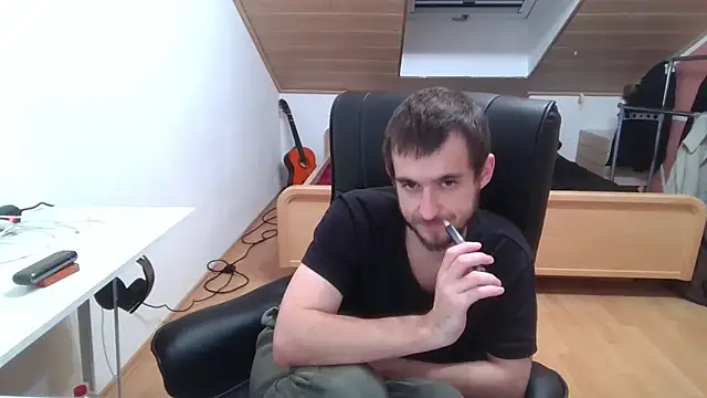 Snapshot of Bez3ybik chatting on October 24, 2025, 8:52 pm Bez3ybik online show from October 24, 2025, 8:52 pm