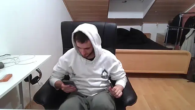 Snapshot of Bez3ybik chatting on October 18, 2025, 10:12 pm Bez3ybik online show from October 18, 2025, 10:12 pm