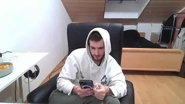 Snapshot of Bez3ybik chatting on October 25, 2025, 10:43 pm Bez3ybik online show from October 25, 2025, 10:43 pm