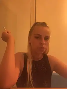 BrumeLove online show from June 17, 2026, 7:57 pm