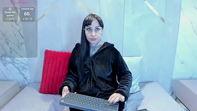 Ravenna666  online show from November 20, 2025, 1:45 pm