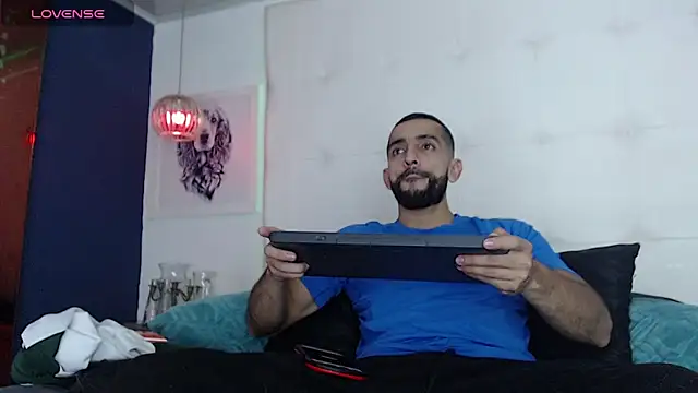 Snapshot of Yiyo10_ chatting on March 11, 2026, 9:42 pm Yiyo10 online show from March 11, 2026, 9:42 pm