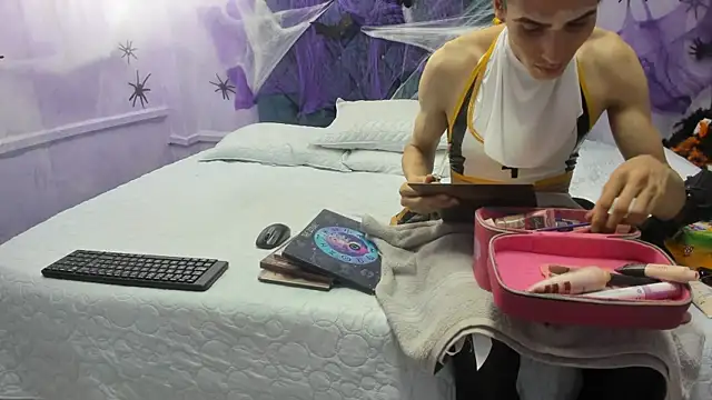 Snapshot of shantala_nastasiia chatting on October 31, 2025, 12:13 pm shantala nastasiia online show from October 31, 2025, 12:13 pm