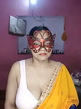 Snapshot of MEERAcle chatting on July 9, 2026, 6:25 am MEERAcle online show from July 9, 2026, 6:25 am