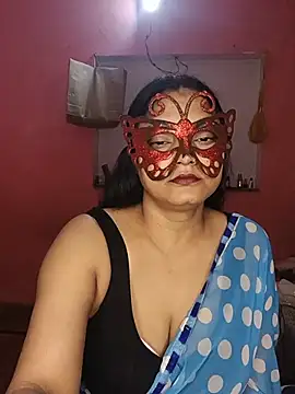 Snapshot of MEERAcle chatting on July 6, 2026, 5:14 am MEERAcle online show from July 6, 2026, 5:14 am