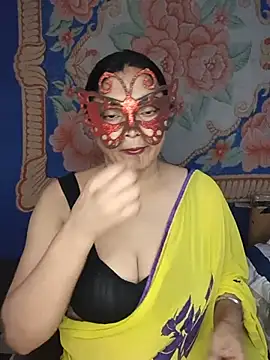 Snapshot of MEERAcle chatting on July 18, 2026, 4:26 pm MEERAcle online show from July 18, 2026, 4:26 pm