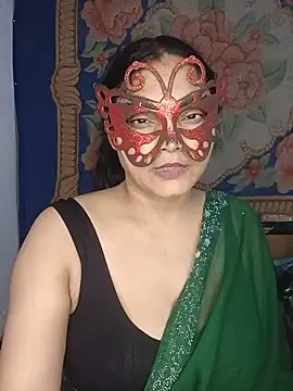 Snapshot of MEERAcle chatting on July 21, 2026, 5:25 pm MEERAcle online show from July 21, 2026, 5:25 pm