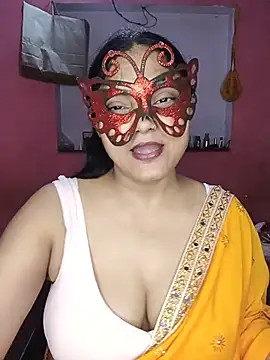 Snapshot of MEERAcle chatting on July 8, 2026, 5:35 pm MEERAcle online show from July 8, 2026, 5:35 pm
