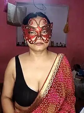Snapshot of MEERAcle chatting on July 3, 2026, 4:24 pm MEERAcle online show from July 3, 2026, 4:24 pm