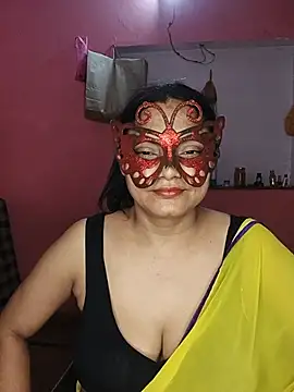 Snapshot of MEERAcle chatting on July 3, 2026, 4:08 am MEERAcle online show from July 3, 2026, 4:08 am