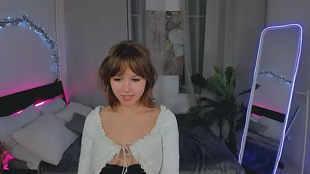 Snapshot of JanetMoor chatting on November 9, 2025, 5:17 pm JanetMoor online show from November 9, 2025, 5:17 pm