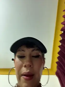 ZahaRose online show from November 5, 2025, 4:48 am