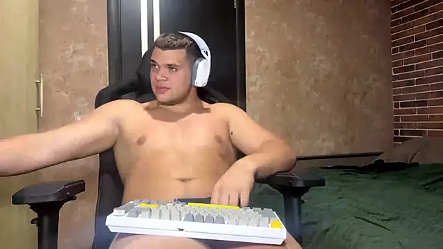 Snapshot of MusclePhantom chatting on June 16, 2026, 8:53 pm MusclePhantom online show from June 16, 2026, 8:53 pm