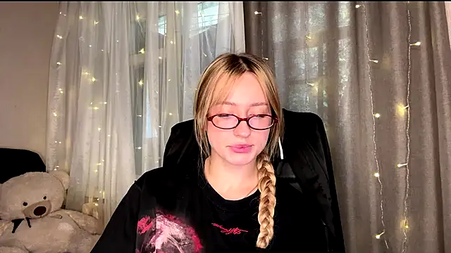 Snapshot of Jetta_Corsacami chatting on September 21, 2025, 11:15 am Jetta Corsacami online show from September 21, 2025, 11:15 am