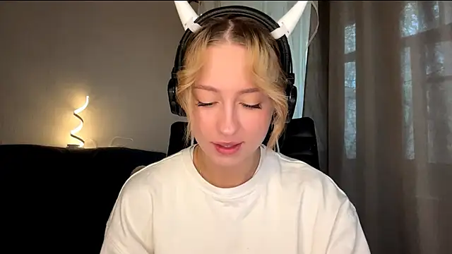 Snapshot of Jetta_Corsacami chatting on October 19, 2025, 7:44 am Jetta Corsacami online show from October 19, 2025, 7:44 am