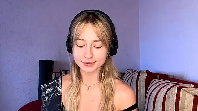 Snapshot of Jetta_Corsacami chatting on September 11, 2025, 9:31 am Jetta Corsacami online show from September 11, 2025, 9:31 am