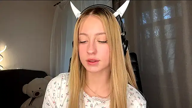 Snapshot of Jetta_Corsacami chatting on October 20, 2025, 12:27 pm Jetta Corsacami online show from October 20, 2025, 12:27 pm