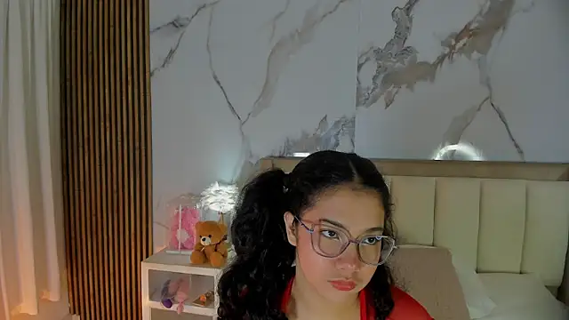 Snapshot of LunaRosse_ chatting on July 1, 2026, 11:43 am LunaRosse online show from July 1, 2026, 11:43 am