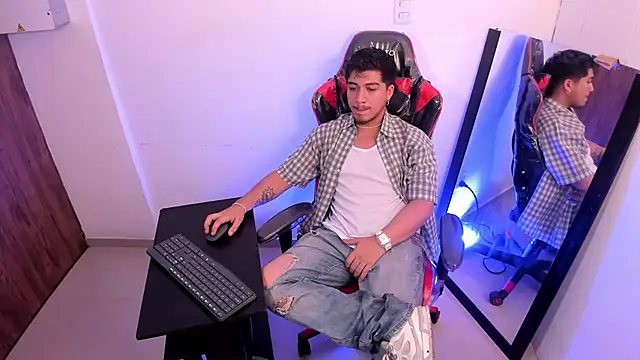 Snapshot of juanmechanic_ chatting on November 6, 2025, 5:55 am juanmechanic online show from November 6, 2025, 5:55 am