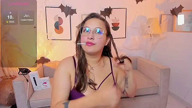 Snapshot of Laureen_se chatting on November 5, 2025, 4:26 am Laureen se online show from November 5, 2025, 4:26 am