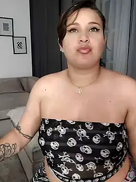 Snapshot of Laureen_se chatting on July 17, 2026, 5:26 am Laureen se online show from July 17, 2026, 5:26 am