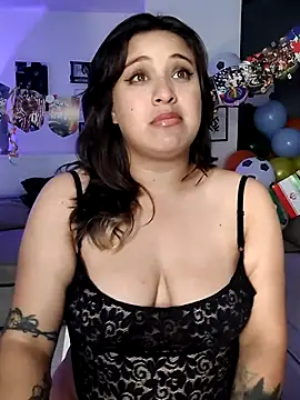 Snapshot of Laureen_se chatting on June 25, 2026, 5:12 am Laureen se online show from June 25, 2026, 5:12 am