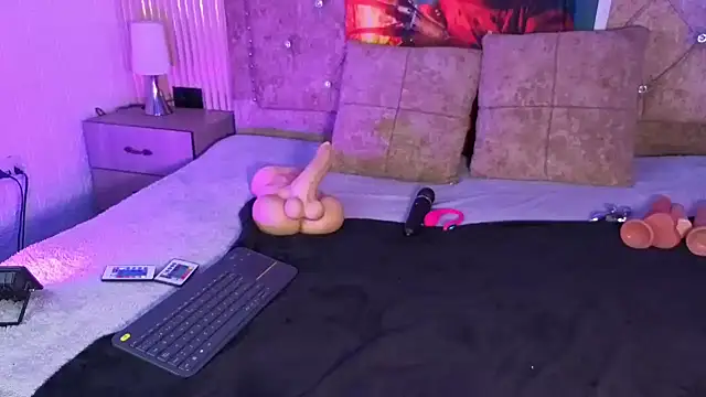 railey rosse  online show from October 26, 2025, 3:29 am