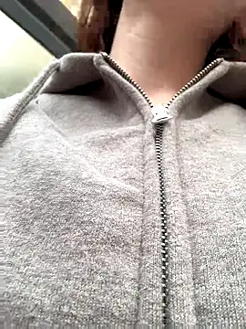 Snapshot of EstaVista chatting on October 12, 2025, 1:12 pm EstaVista online show from October 12, 2025, 1:12 pm