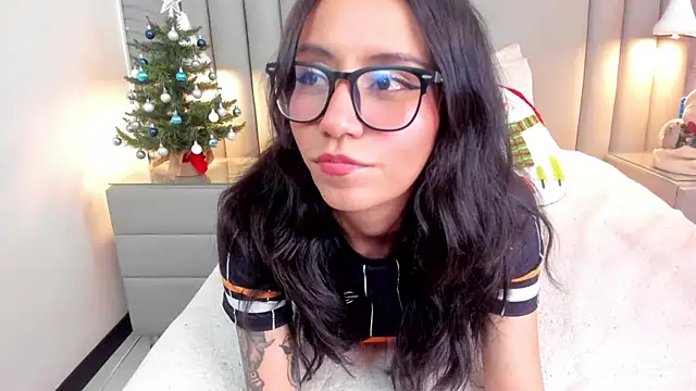 eviegothel  online show from December 15, 2025, 8:36 pm