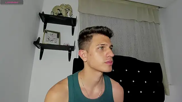 Snapshot of kevin_ahss chatting on April 26, 2026, 11:35 pm kevin ahss online show from April 26, 2026, 11:35 pm