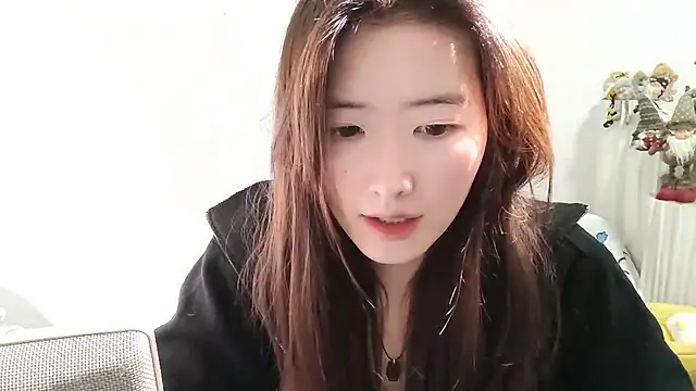 Moonlight-23 online show from November 28, 2025, 2:17 pm