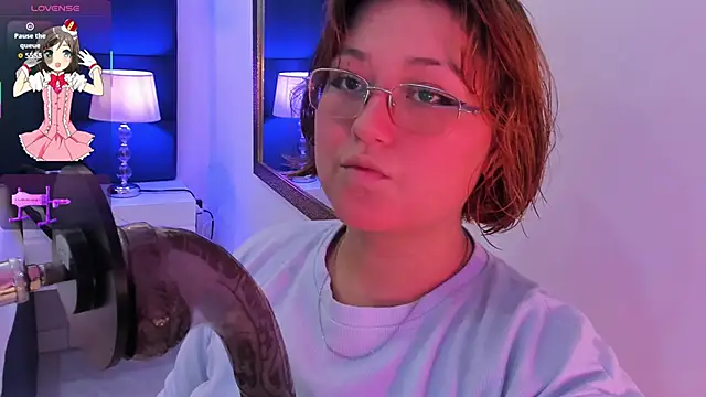 isa grey  online show from October 17, 2025, 9:16 pm