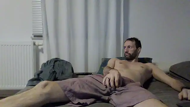 Snapshot of XLBarehengst chatting on November 28, 2025, 6:41 pm XLBarehengst online show from November 28, 2025, 6:41 pm