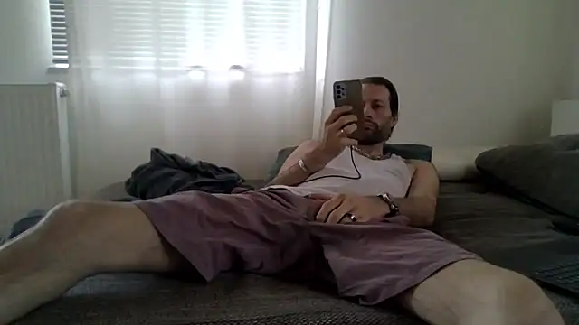 Snapshot of XLBarehengst chatting on October 26, 2025, 1:11 pm XLBarehengst online show from October 26, 2025, 1:11 pm