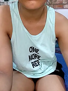 blueeyegirl22 online show from October 31, 2025, 7:27 am