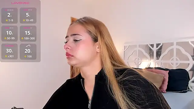 Snapshot of MikaelaStone chatting on November 13, 2025, 11:47 am MikaelaStone online show from November 13, 2025, 11:47 am