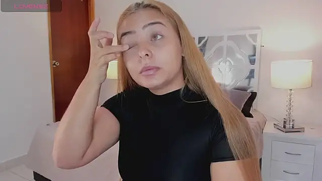 Snapshot of MikaelaStone chatting on October 15, 2025, 12:13 pm MikaelaStone online show from October 15, 2025, 12:13 pm