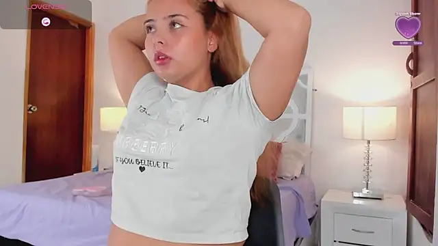 Snapshot of MikaelaStone chatting on October 7, 2025, 11:44 am MikaelaStone online show from October 7, 2025, 11:44 am