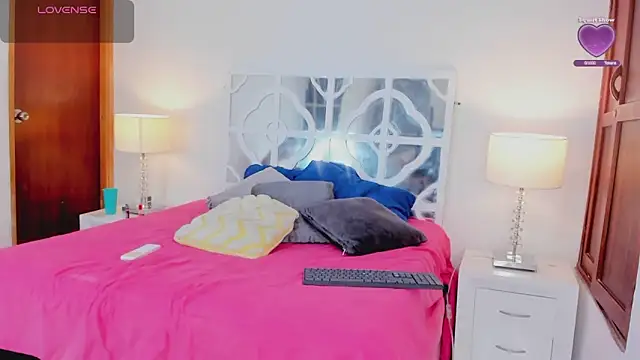 Snapshot of MikaelaStone chatting on September 23, 2025, 11:28 am MikaelaStone online show from September 23, 2025, 11:28 am