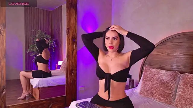 renata black  online show from April 23, 2026, 10:44 am