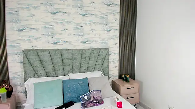 ShanelEvans online show from October 14, 2025, 6:41 pm