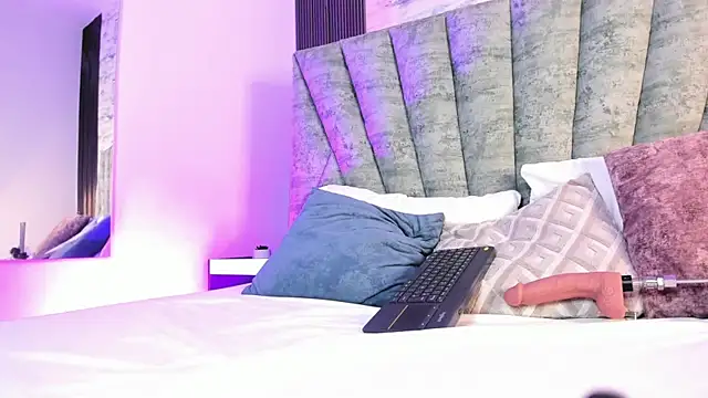 ShanelEvans online show from August 7, 2026, 7:53 pm