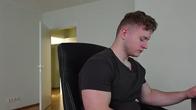 Snapshot of Richard_Dullas chatting on October 21, 2025, 6:35 am Richard Dullas online show from October 21, 2025, 6:35 am