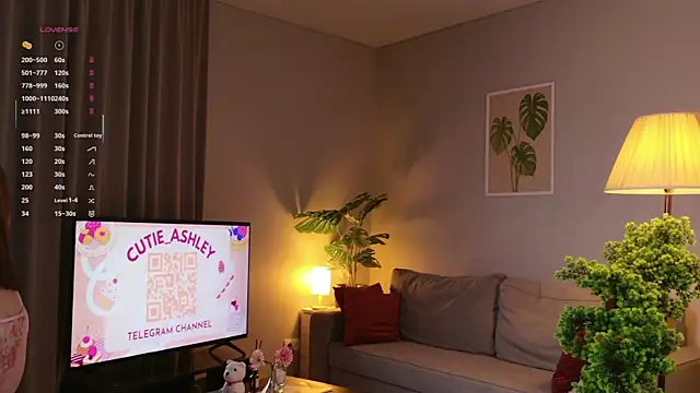 Snapshot of Luna_Foxy chatting on October 8, 2025, 2:18 pm Luna Foxy online show from October 8, 2025, 2:18 pm